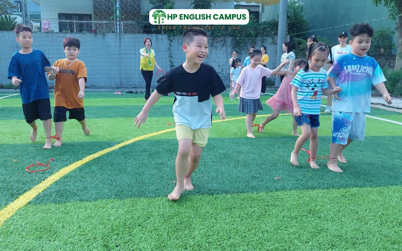 Trại hè tiếng anh giao tiếp hỗ trợ phát triển tâm lý và tính tự lập