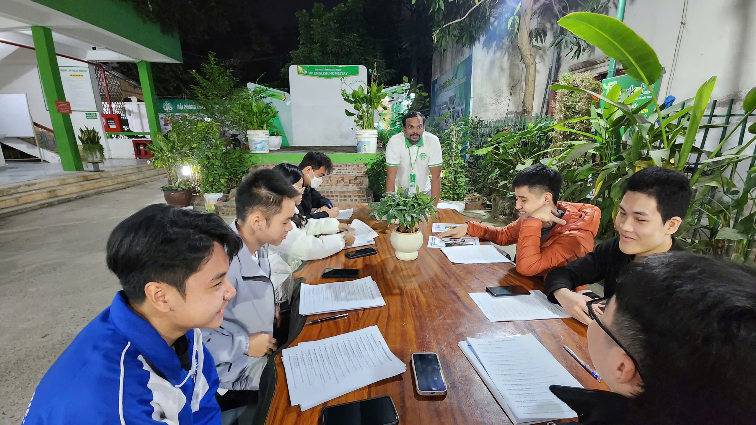 Khóa học tiếng Anh giao tiếp cho du học sinh/ HPE 2 Giao tiếp với giảng viên người nước ngoài