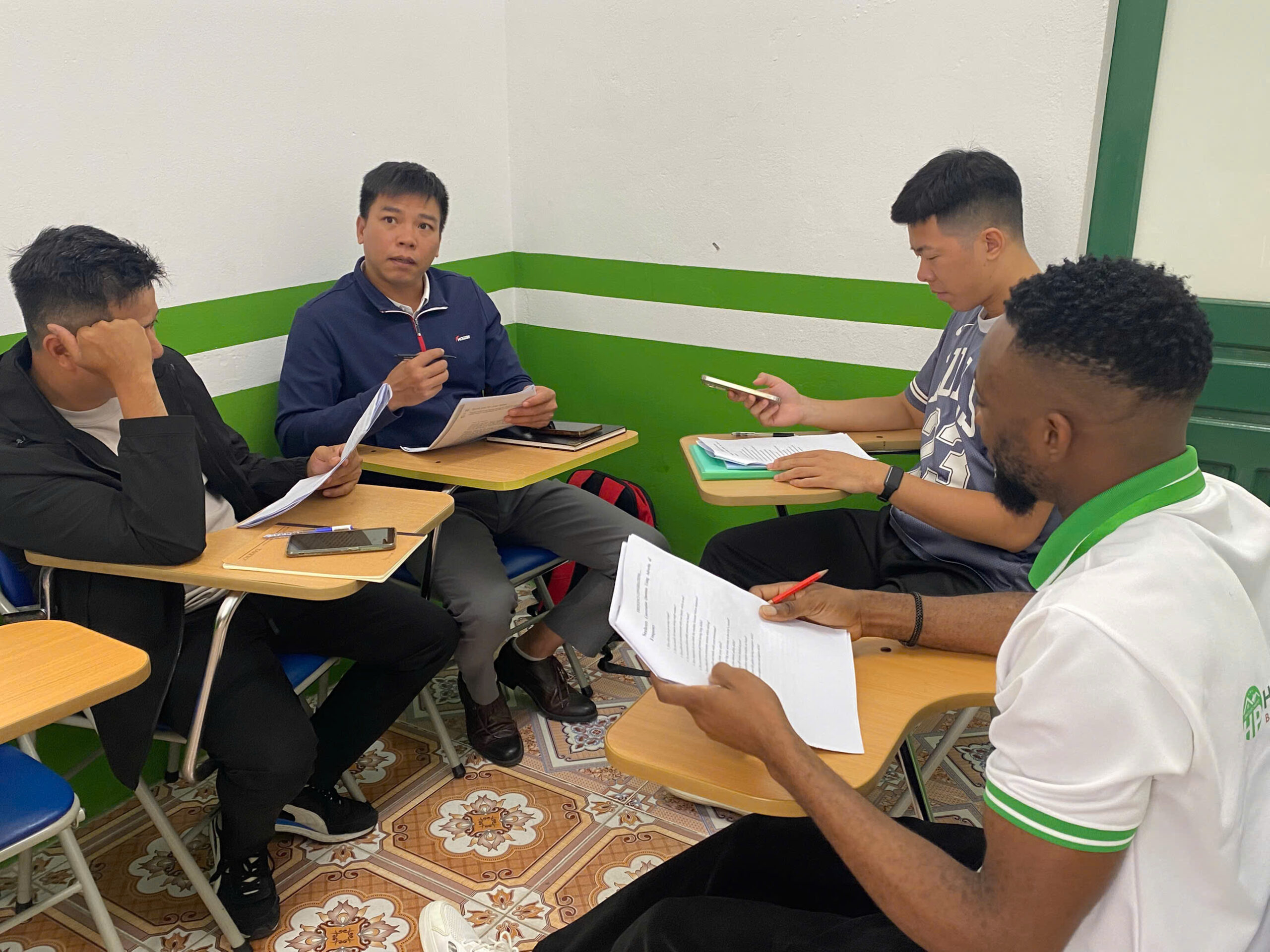 KHÓA GIAO TIẾP TIẾNG ANH LỚP F – TỪ MẤT GỐC ĐẾN A1 CHỈ TRONG 1,5 THÁNG 1 z7235973794121 6b1cc22de331eccdc268feb3f340455a scaled