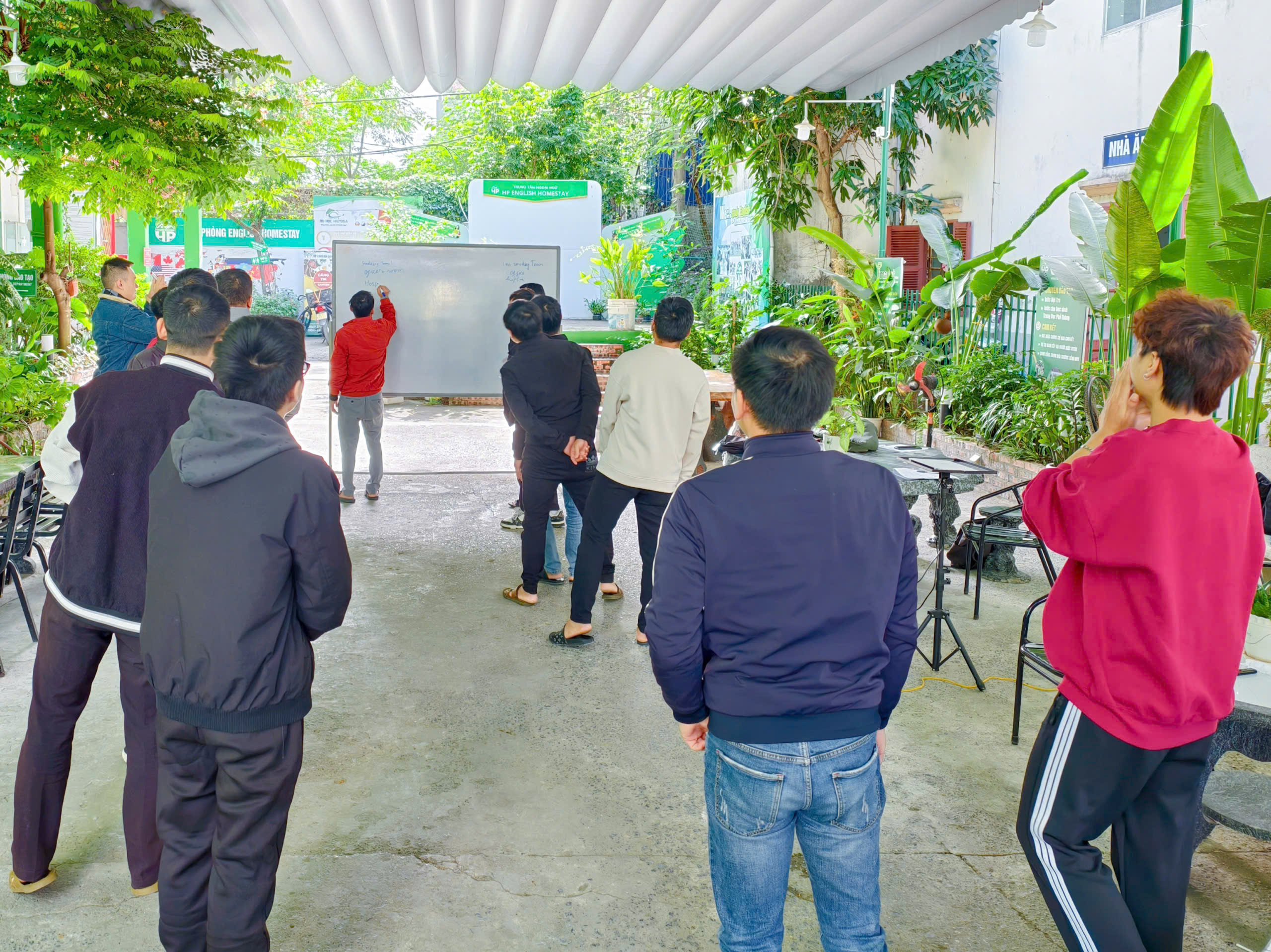 Khóa học Tiếng Anh giao tiếp A1 tại HP English Campus 5 Hoạt động ngoài giờ