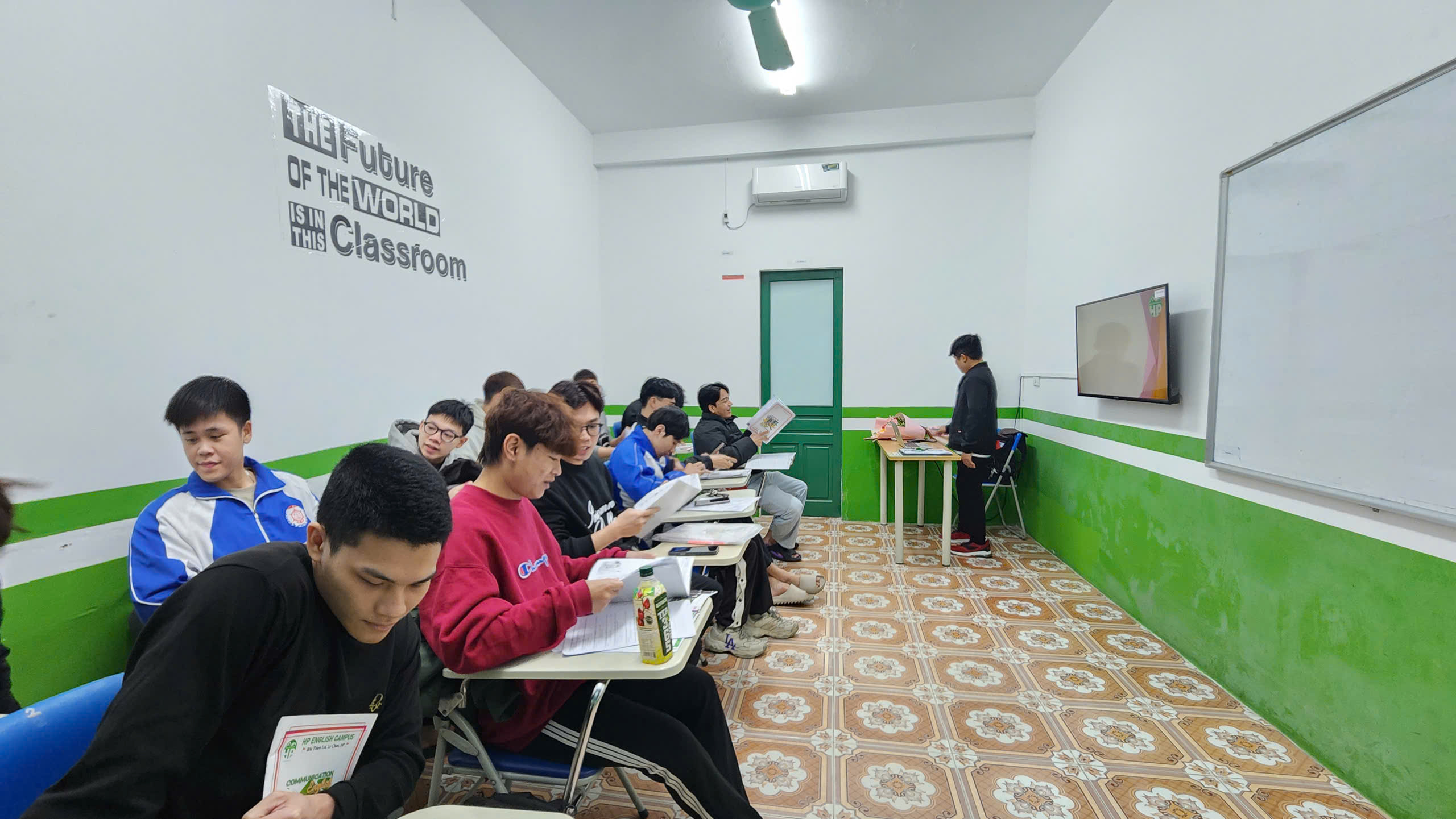 Khóa học Tiếng Anh giao tiếp A1 tại HP English Campus 2 Lớp học lý thuyết