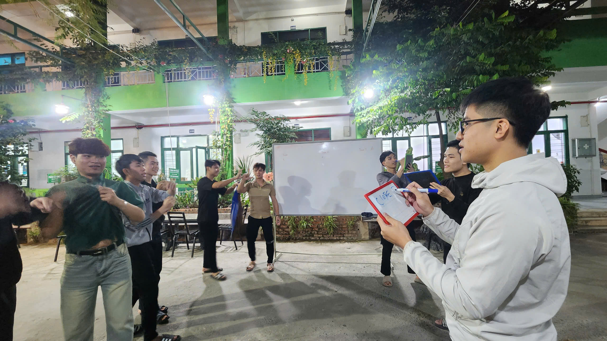 Tiếng Anh Giao Tiếp Thực Hành – Học Từ Vựng, Collocations & Tips Giao Tiếp Hằng Ngày 7 z7262117803733 84144046edbcbd6b87df5e4673f5e25c