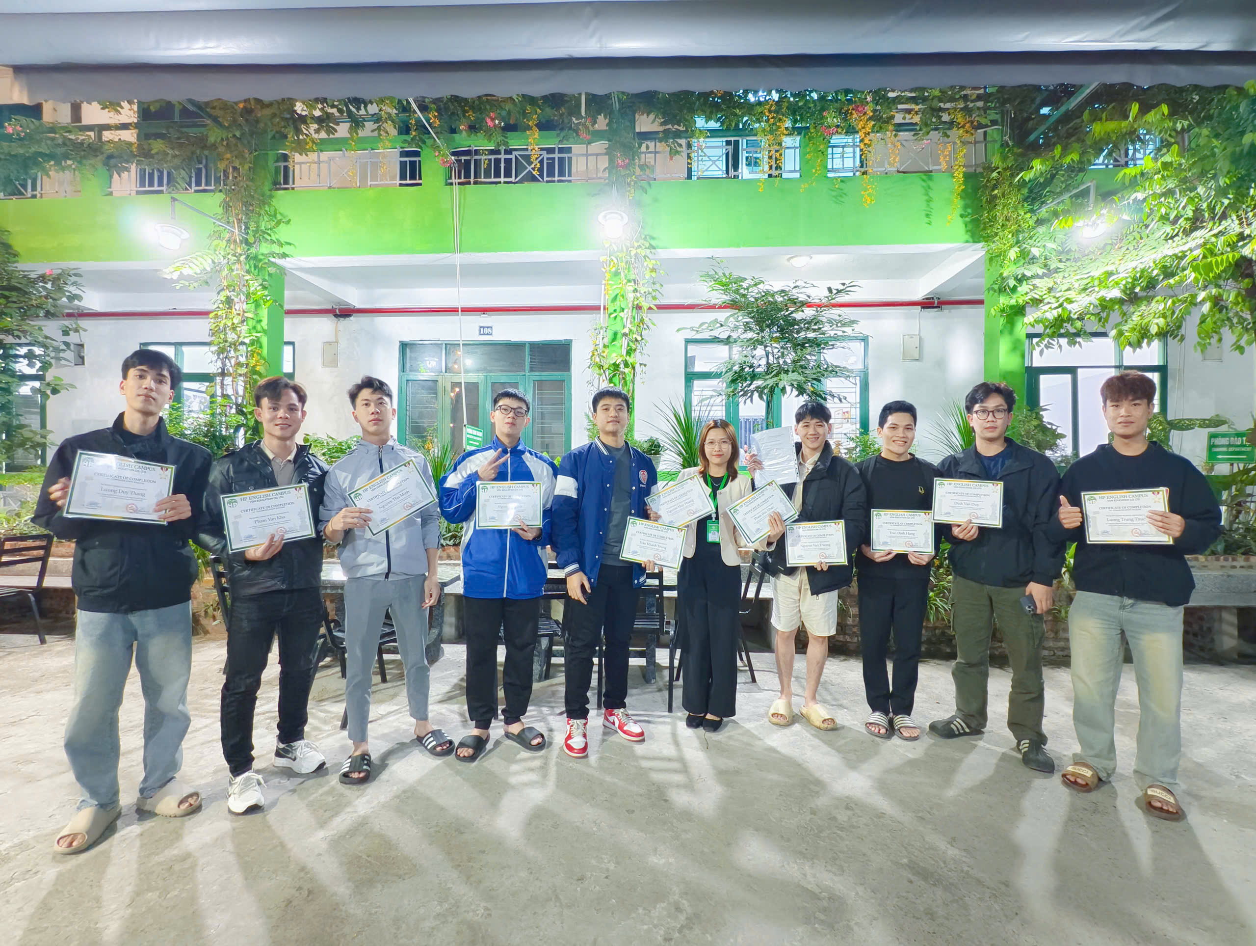 Đầu ra của lớp học 100%