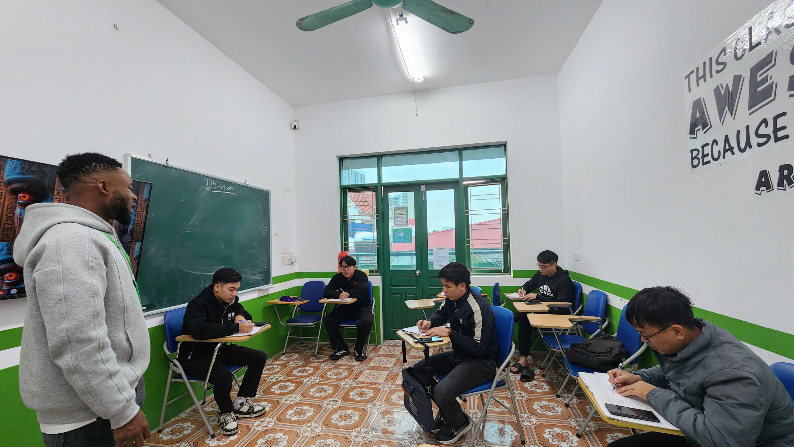 Cách tự học tiếng Anh tại nhà hiệu quả. Lộ trình chi tiết cho người bận rộn 5 Lớp học tiếng anh giao tiếp