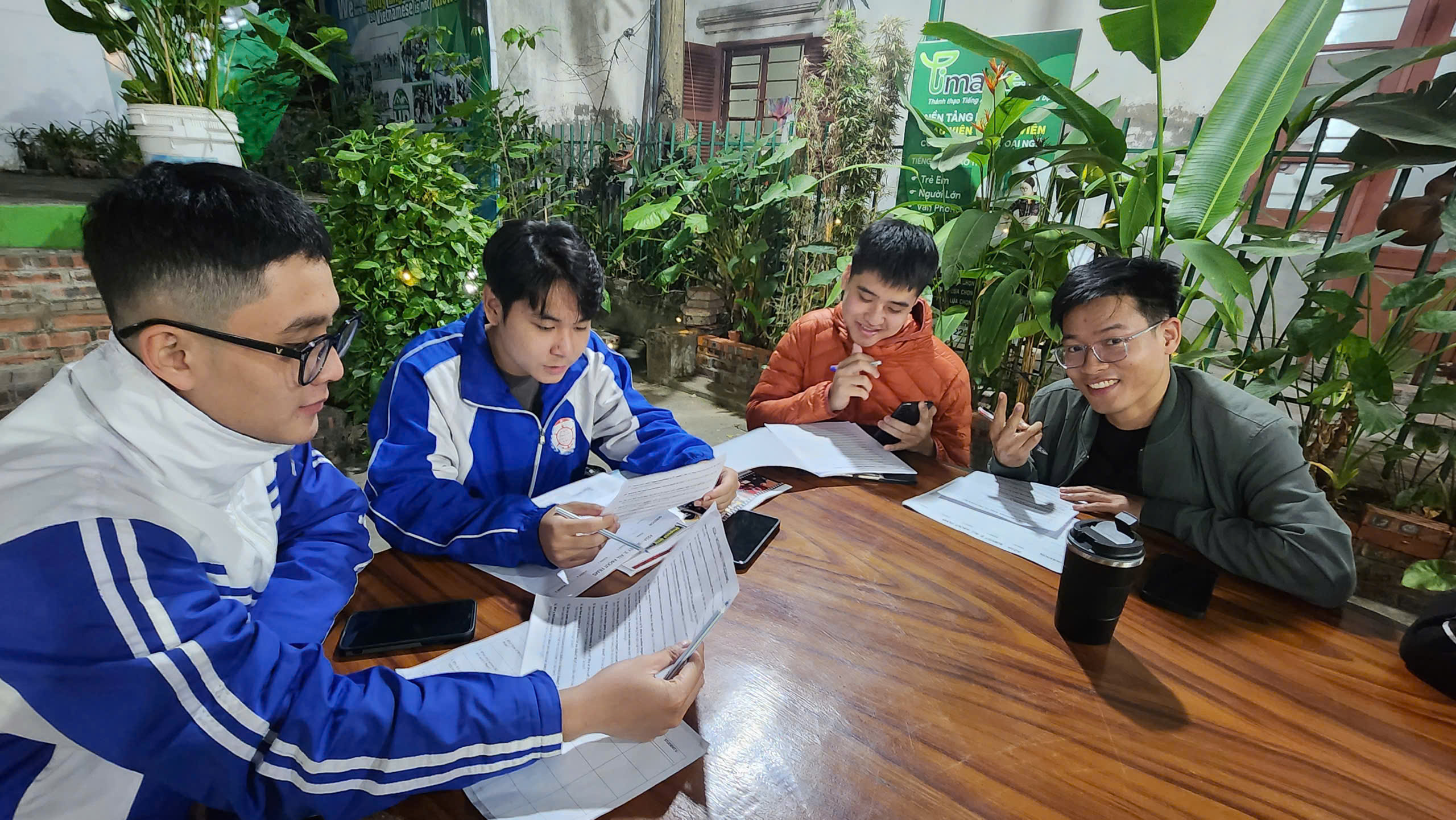 Khóa Học Tiếng Anh B1 Tại HP English Campus: Học Thực Hành Chuyên Sâu, Giao Tiếp Thực Tế Mỗi Ngày 3 Thực hành luyện nói sau mỗi giờ học