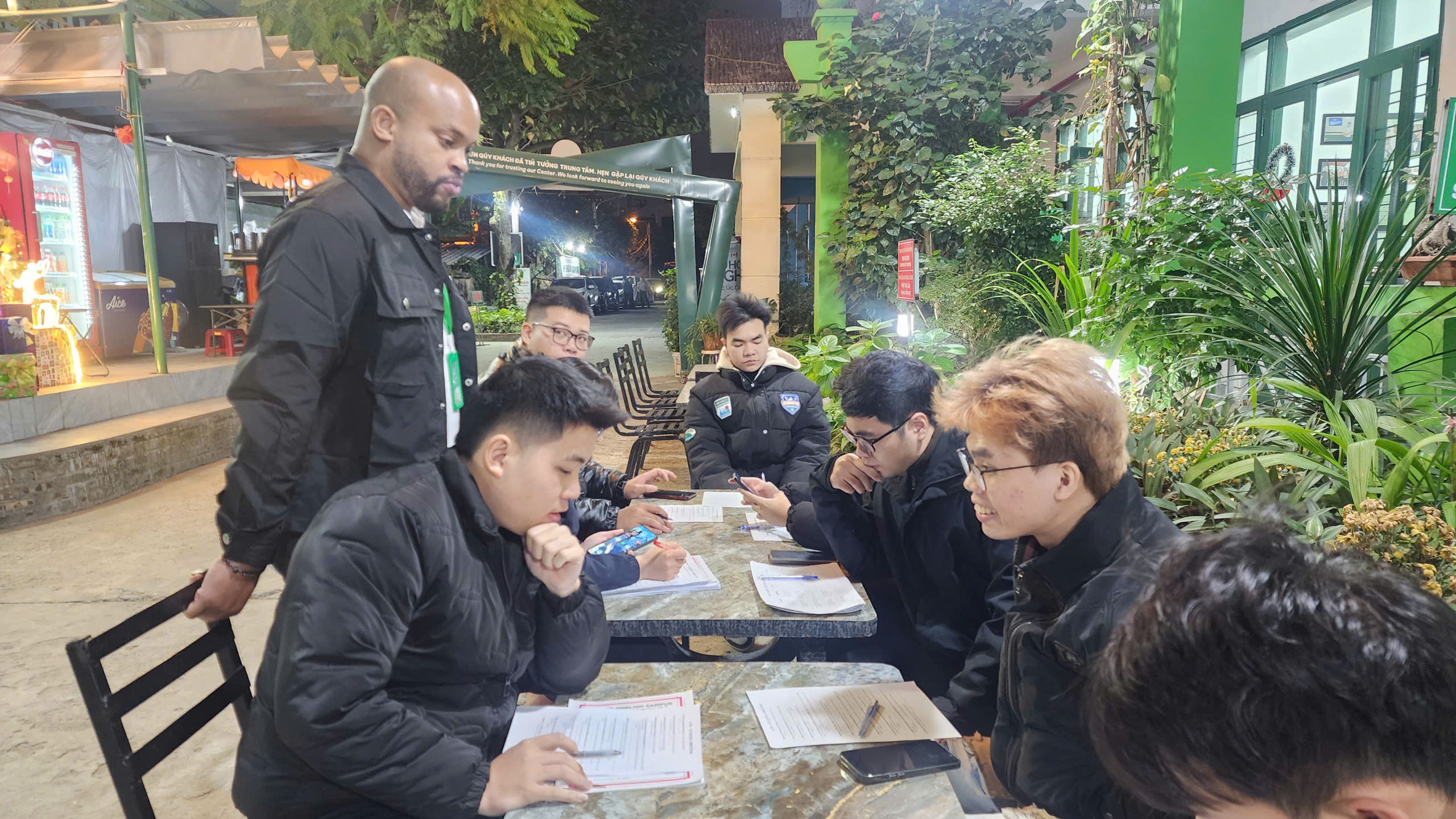 Luyện nói trực tiếp với giảng viên người nước ngoài