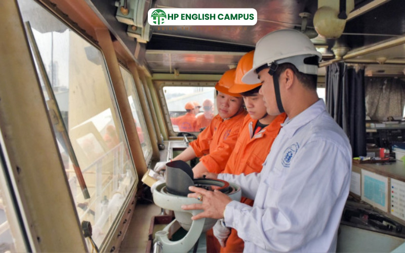 Thuyền viên đi tàu