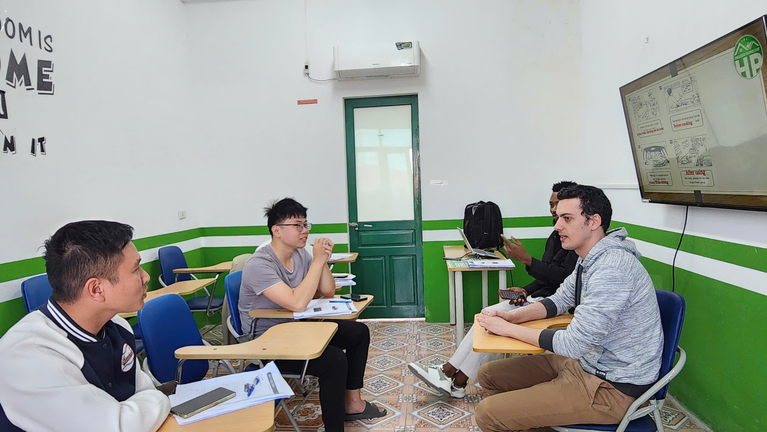 Vì sao cần học tiếng anh giao tiếp