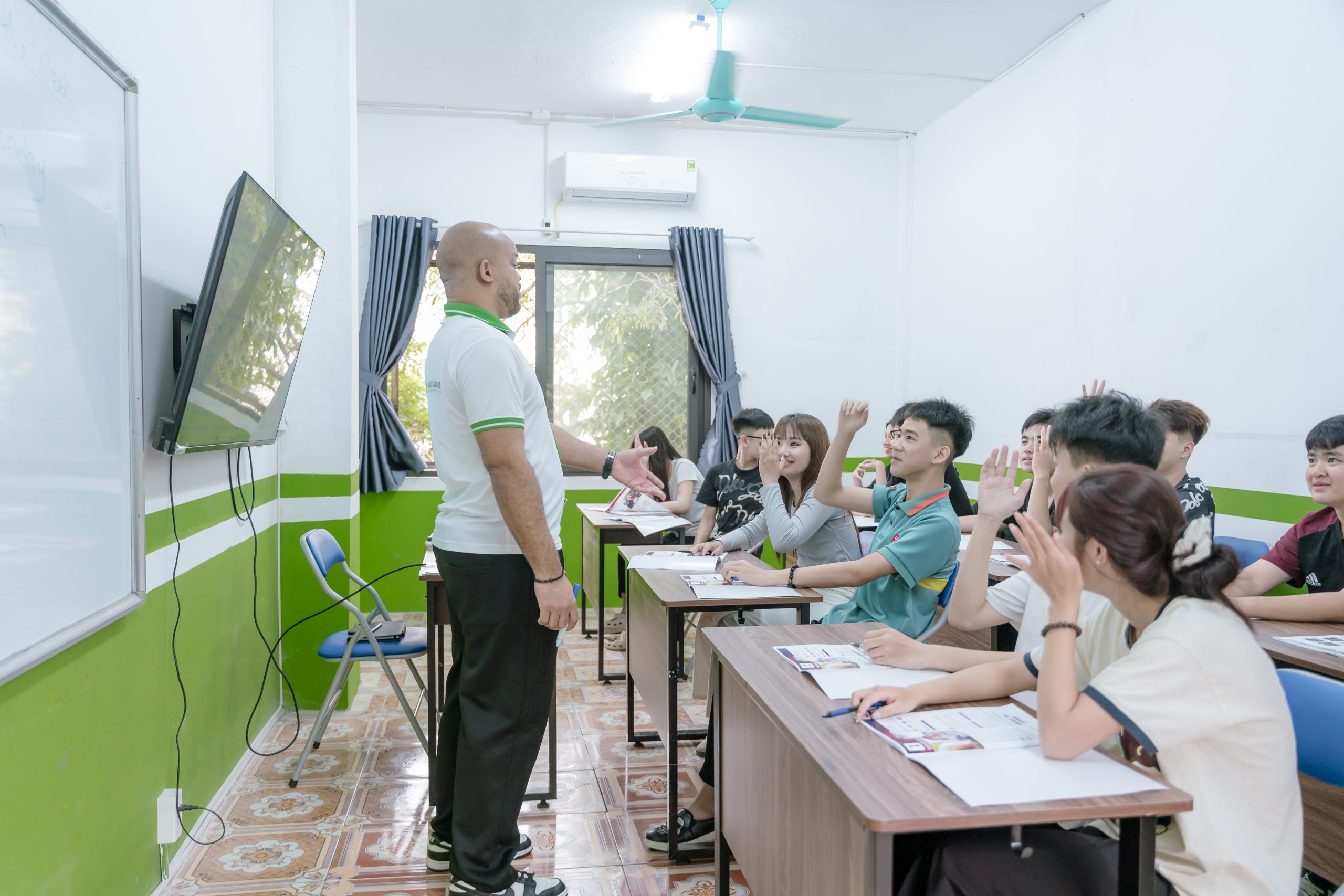 Một ngày sinh hoạt tại trại hè nội trú tiếng Anh diễn ra như thế nào? 3 Lớp học tập chung buổi sáng của các bạn học viên tại khóa học trại hè nội trú Tiếng Anh