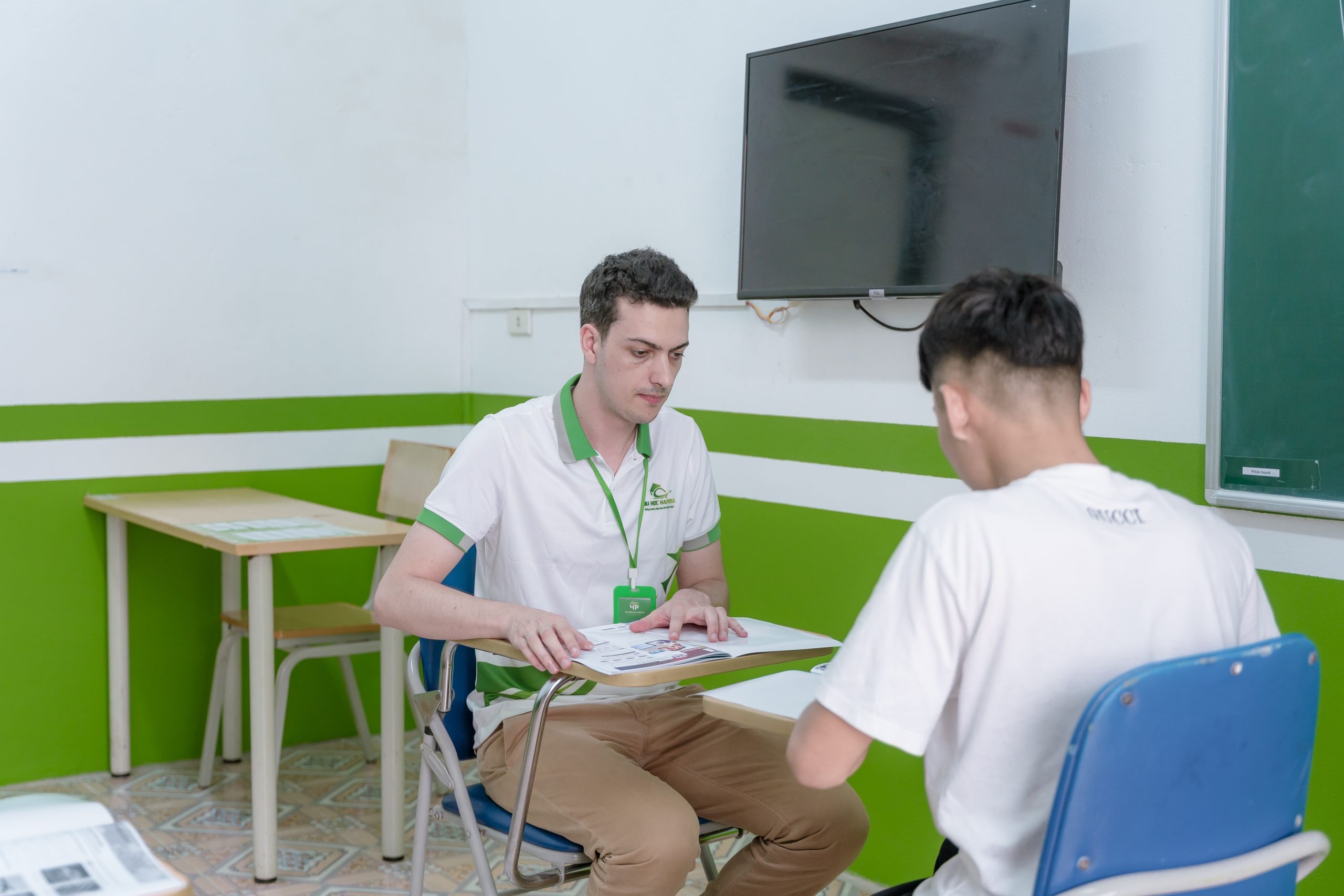 Một ngày sinh hoạt tại trại hè nội trú tiếng Anh diễn ra như thế nào? 5 Lớp 1-1 luyện thêm phản xạ và kỹ năng