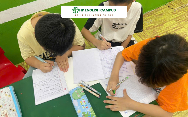 Tiếng Anh Trẻ Em Hải Phòng: Cách Giúp Bé Dùng Từ Vựng Khi Giao Tiếp 2 Học từ vựng theo cụm và câu