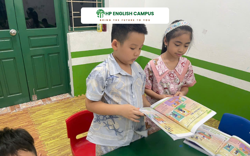 Tiếng Anh Trẻ Em Hải Phòng: Cách Giúp Bé Dùng Từ Vựng Khi Giao Tiếp 3 Gắn từ vựng với hình ảnh và hành động