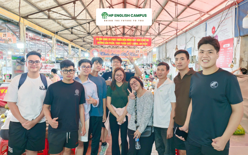 Kinh nghiệm giao tiếp với đồng nghiệp quốc tế trên tàu 7 Sử dụng các mẫu câu tiếng Anh hàng hải thường xuyên