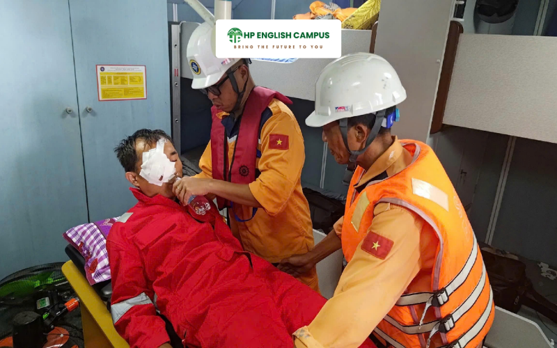 Người bị thương trên tàu