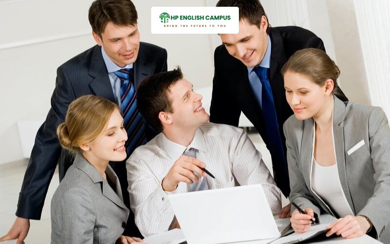Không đánh giá đồng nghệp trên định kiến