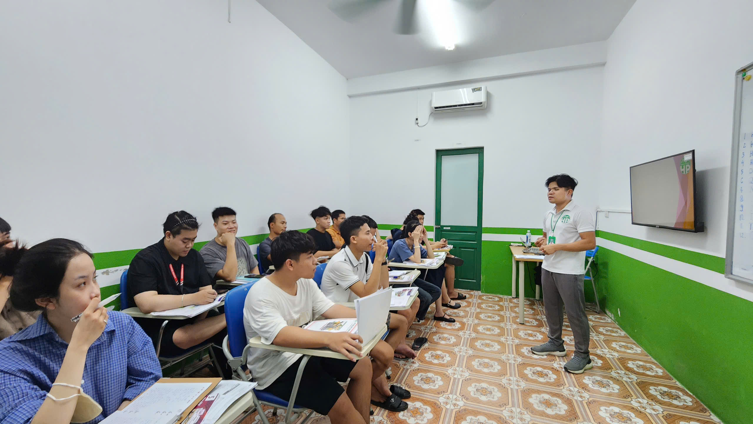 Tieng Anh hang hai Hai Phong – Chia khoa thang tien cho nguoi di bien chuyen nghiep 2